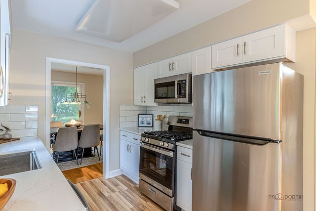 216 Valley View Court, Wilmette, IL 60091
