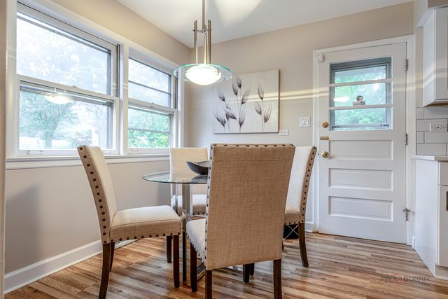 216 Valley View Court, Wilmette, IL 60091