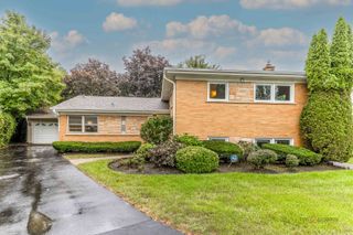 216 Valley View Court, Wilmette, IL 60091