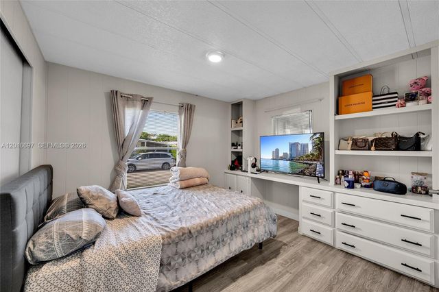 2148 SW 52nd St, Dania Beach, FL 33312