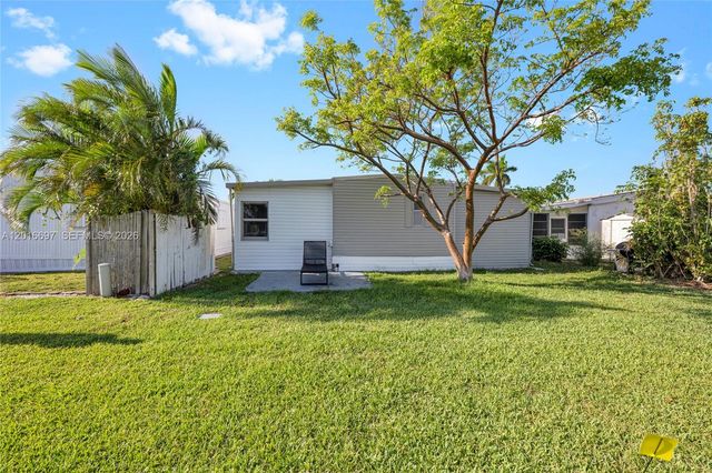 2148 SW 52nd St, Dania Beach, FL 33312