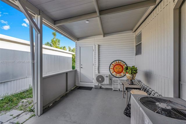 2148 SW 52nd St, Dania Beach, FL 33312