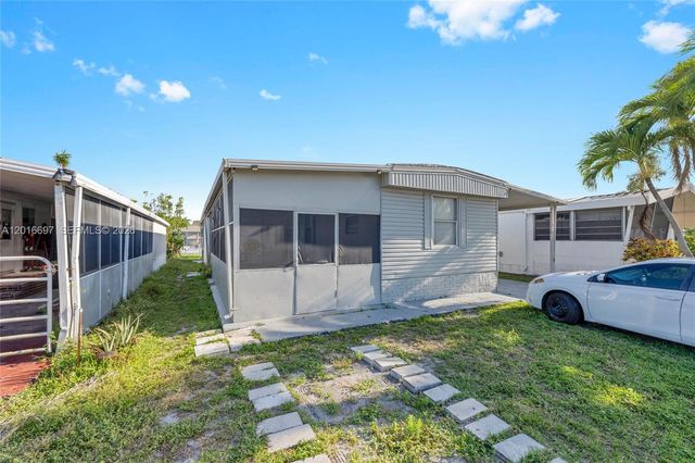 2148 SW 52nd St, Dania Beach, FL 33312