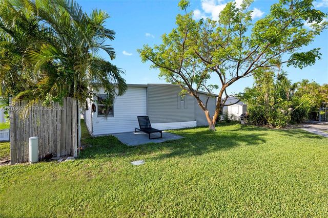 2148 SW 52nd St, Dania Beach, FL 33312