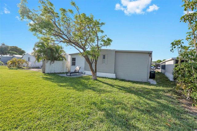 2148 SW 52nd St, Dania Beach, FL 33312