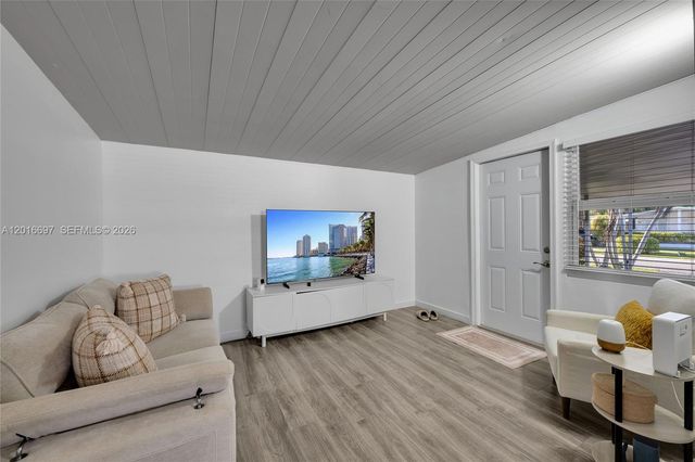 2148 SW 52nd St, Dania Beach, FL 33312