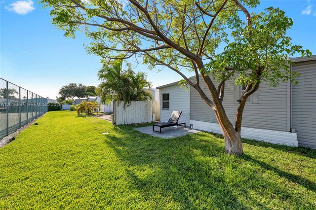 2148 SW 52nd St, Dania Beach, FL 33312