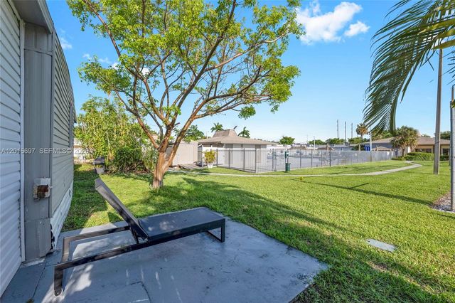 2148 SW 52nd St, Dania Beach, FL 33312