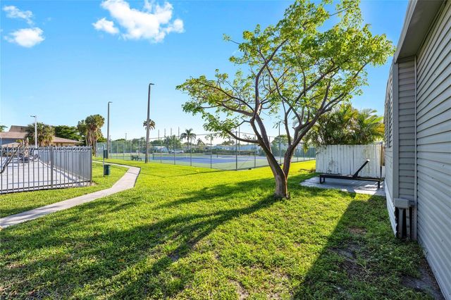 2148 SW 52nd St, Dania Beach, FL 33312