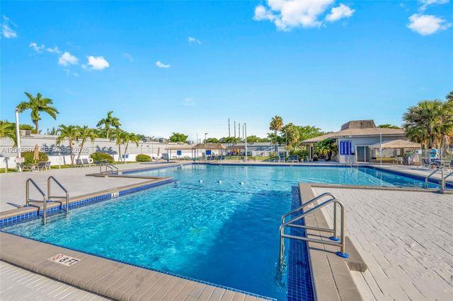 2148 SW 52nd St, Dania Beach, FL 33312