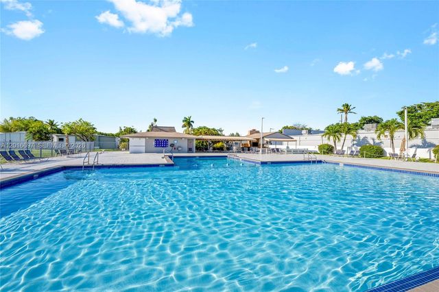 2148 SW 52nd St, Dania Beach, FL 33312