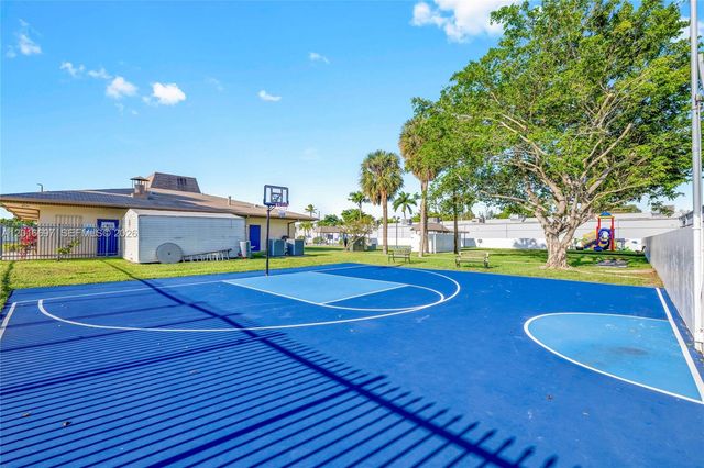 2148 SW 52nd St, Dania Beach, FL 33312