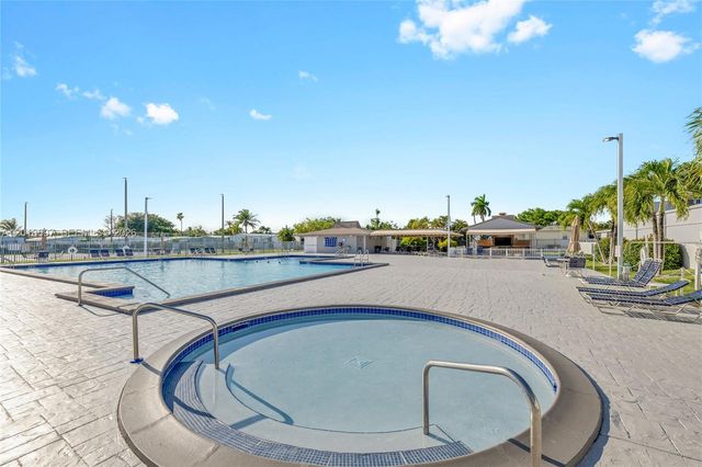 2148 SW 52nd St, Dania Beach, FL 33312