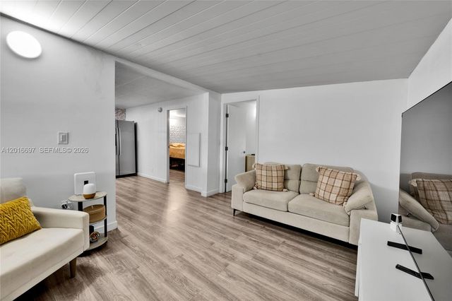 2148 SW 52nd St, Dania Beach, FL 33312
