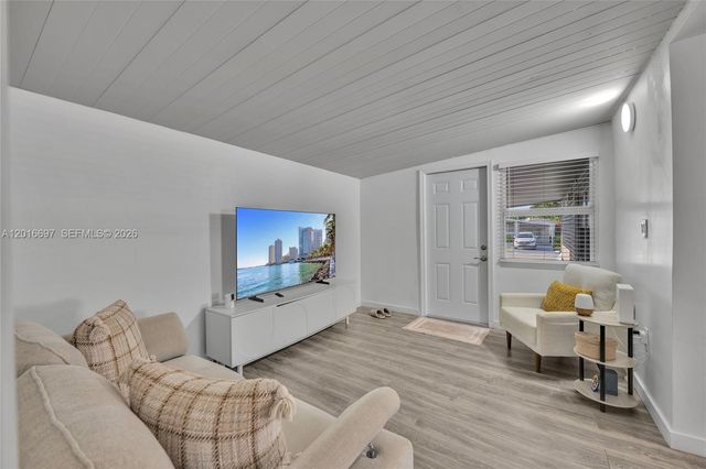 2148 SW 52nd St, Dania Beach, FL 33312