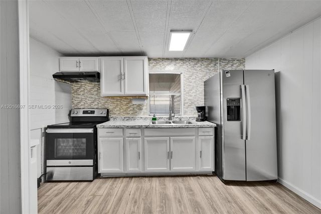 2148 SW 52nd St, Dania Beach, FL 33312