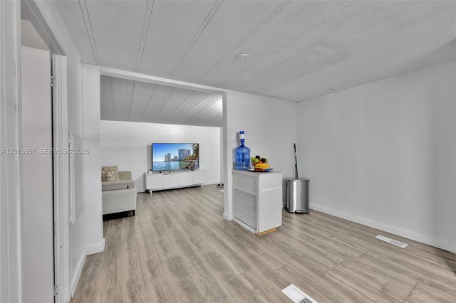 2148 SW 52nd St, Dania Beach, FL 33312