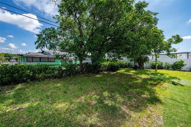 2371 NW 85th St, Miami, FL 33147