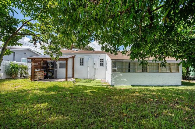 2371 NW 85th St, Miami, FL 33147