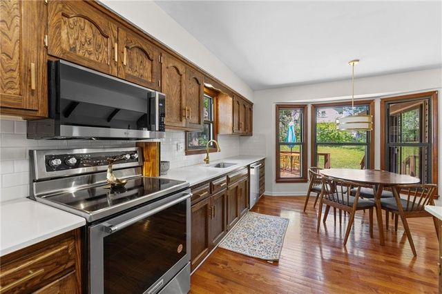 6439 GREENWOOD Street, Shawnee, KS 66216