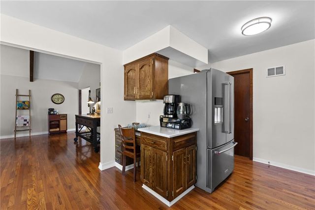 6439 GREENWOOD Street, Shawnee, KS 66216