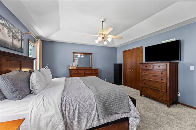 6439 GREENWOOD Street, Shawnee, KS 66216
