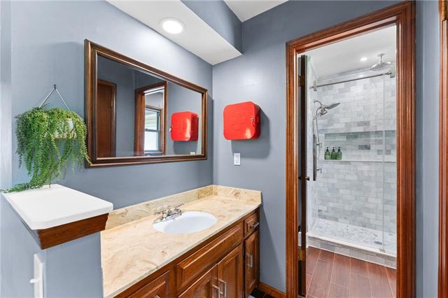 6439 GREENWOOD Street, Shawnee, KS 66216