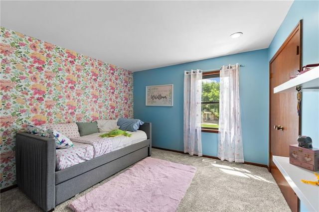6439 GREENWOOD Street, Shawnee, KS 66216