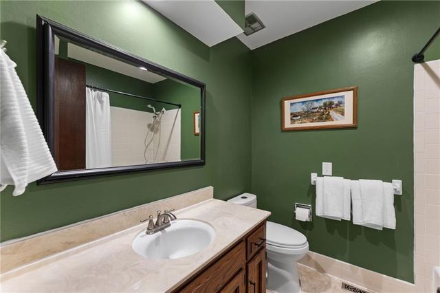 6439 GREENWOOD Street, Shawnee, KS 66216