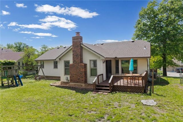 6439 GREENWOOD Street, Shawnee, KS 66216
