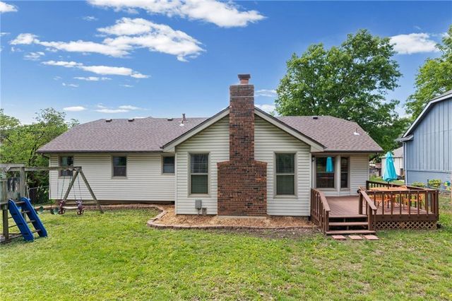 6439 GREENWOOD Street, Shawnee, KS 66216