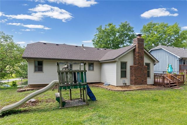 6439 GREENWOOD Street, Shawnee, KS 66216