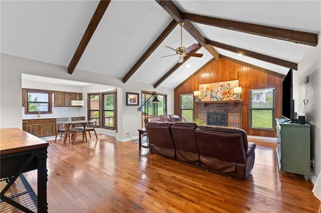 6439 GREENWOOD Street, Shawnee, KS 66216