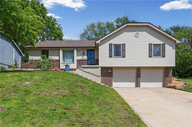 6439 GREENWOOD Street, Shawnee, KS 66216