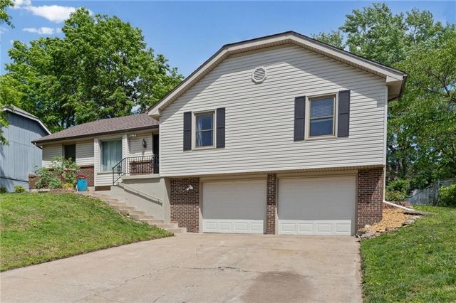 6439 GREENWOOD Street, Shawnee, KS 66216