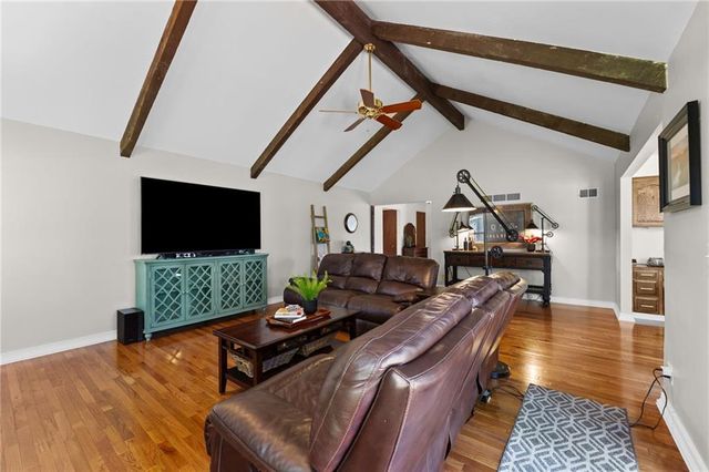 6439 GREENWOOD Street, Shawnee, KS 66216