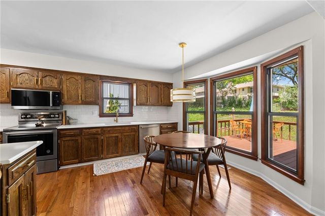 6439 GREENWOOD Street, Shawnee, KS 66216