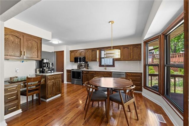 6439 GREENWOOD Street, Shawnee, KS 66216