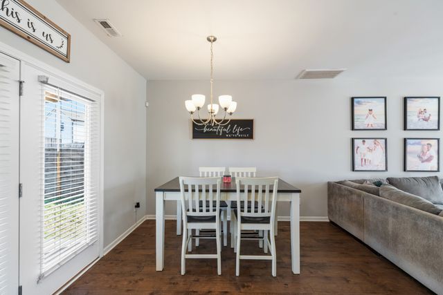 714 Monarchos Bnd, Burns, TN 37029