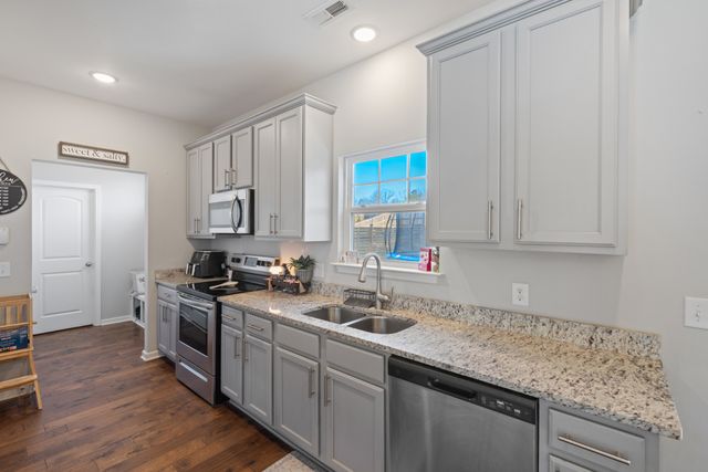 714 Monarchos Bnd, Burns, TN 37029