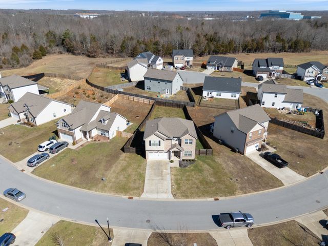 714 Monarchos Bnd, Burns, TN 37029