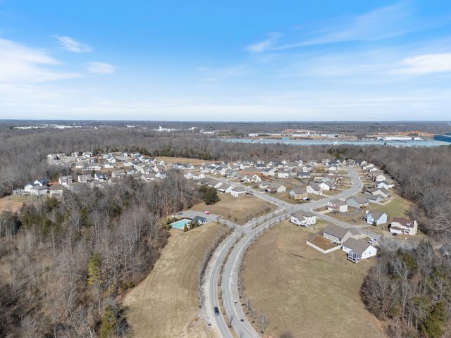 714 Monarchos Bnd, Burns, TN 37029