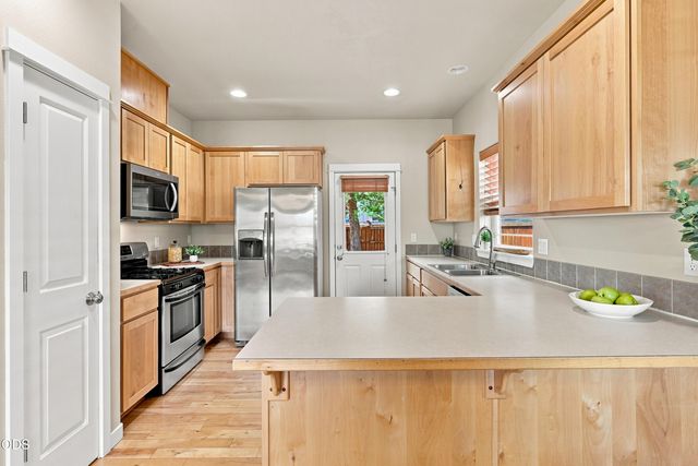 21274 NE Beall Drive, Bend, OR 97701