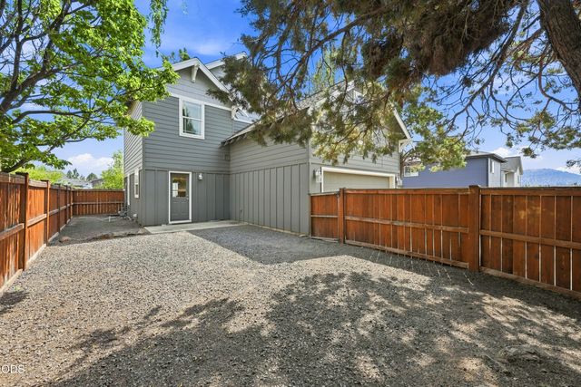 21274 NE Beall Drive, Bend, OR 97701