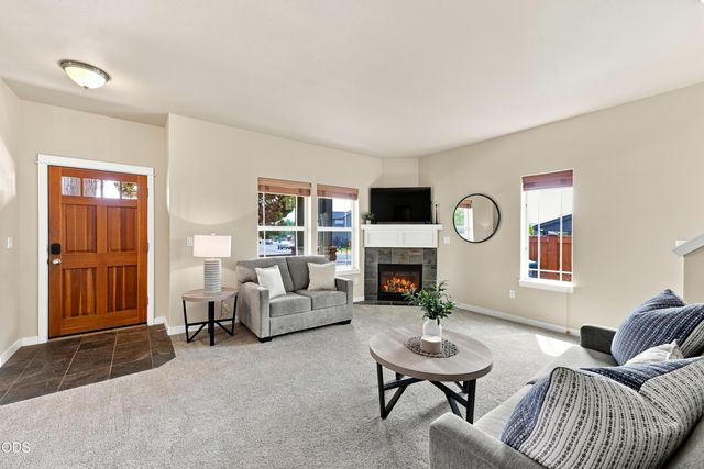 21274 NE Beall Drive, Bend, OR 97701