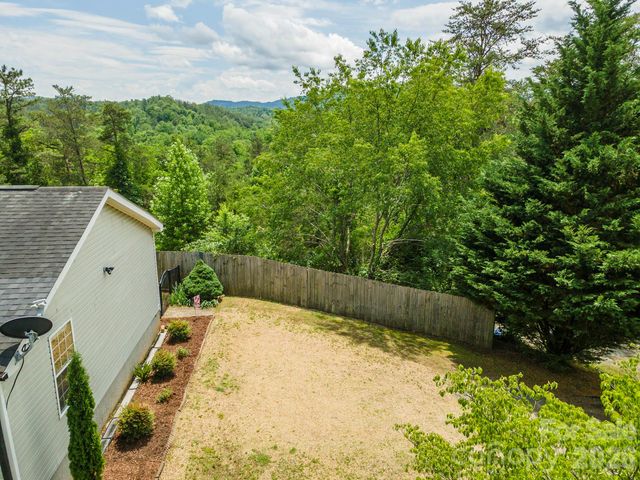 25 Inglescott Way, Alexander, NC 28701