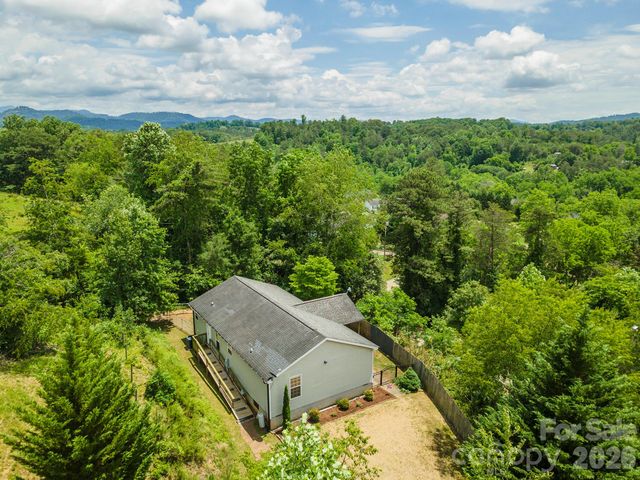 25 Inglescott Way, Alexander, NC 28701