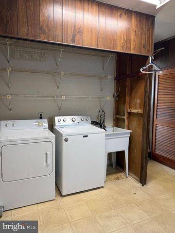 103 COLONIAL DR, Norristown, PA 19401