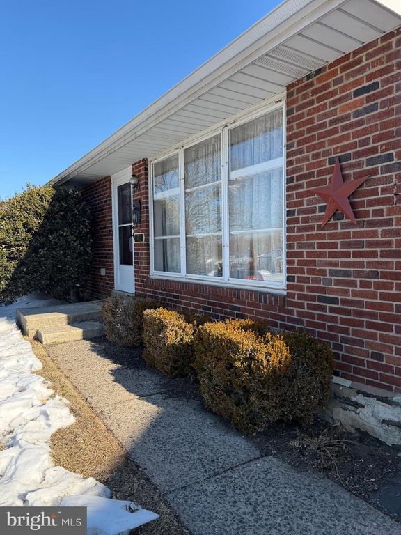 103 COLONIAL DR, Norristown, PA 19401