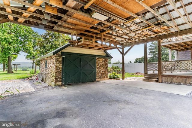 8 NAUGLE RD, Shippensburg, PA 17257